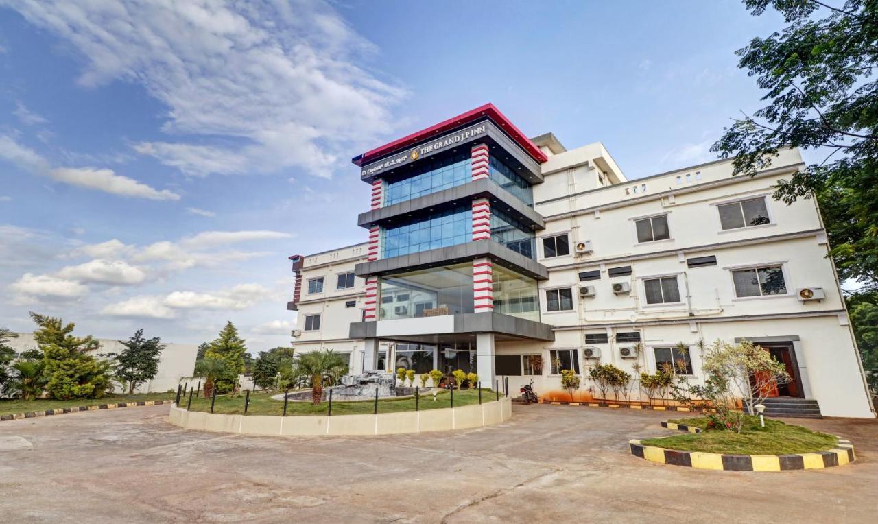 Grand Jp Inn Near 2 Km From Gundlupet Bus Stand מראה חיצוני תמונה