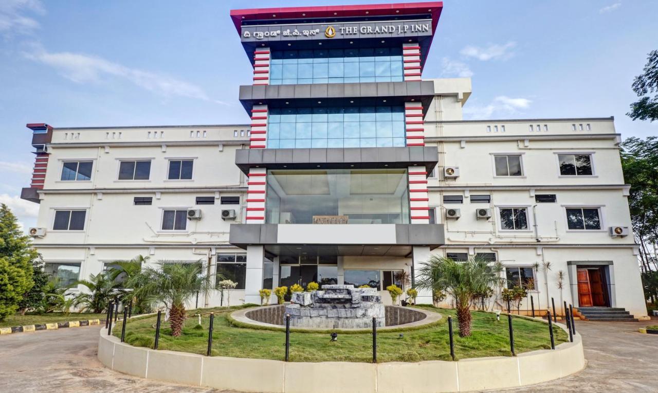Grand Jp Inn Near 2 Km From Gundlupet Bus Stand מראה חיצוני תמונה