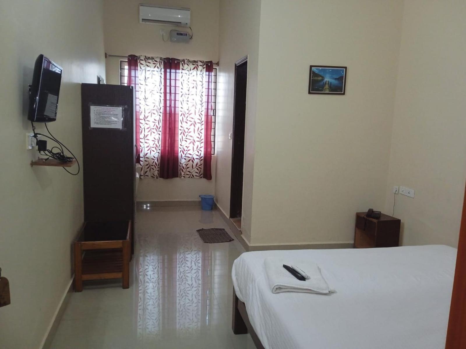 Grand Jp Inn Near 2 Km From Gundlupet Bus Stand מראה חיצוני תמונה