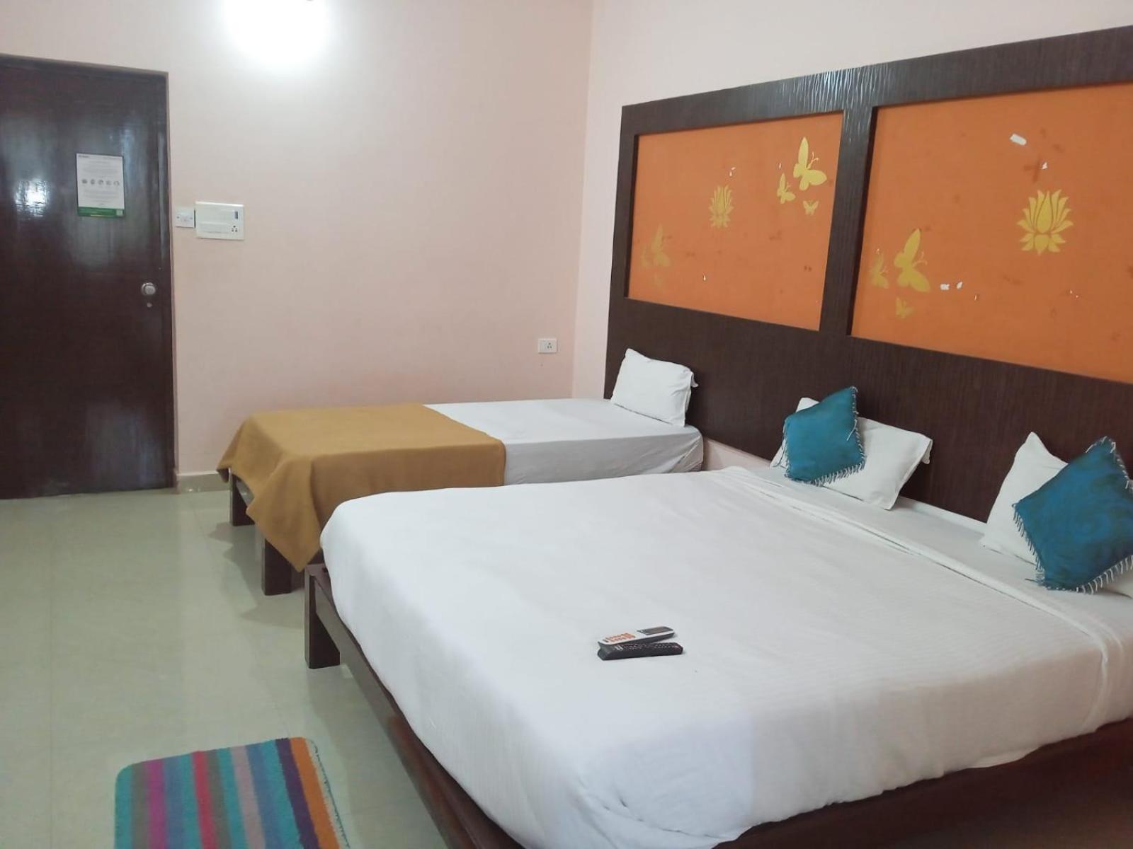 Grand Jp Inn Near 2 Km From Gundlupet Bus Stand מראה חיצוני תמונה