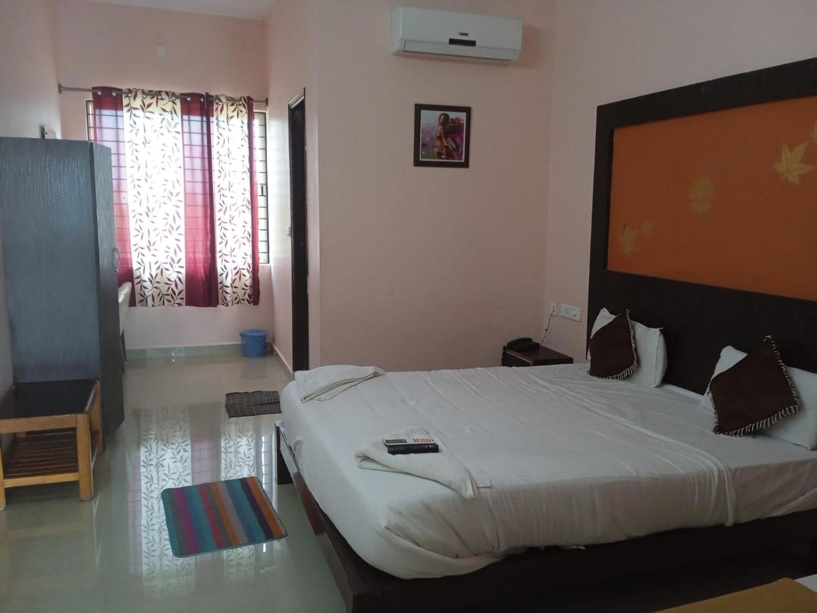 Grand Jp Inn Near 2 Km From Gundlupet Bus Stand מראה חיצוני תמונה