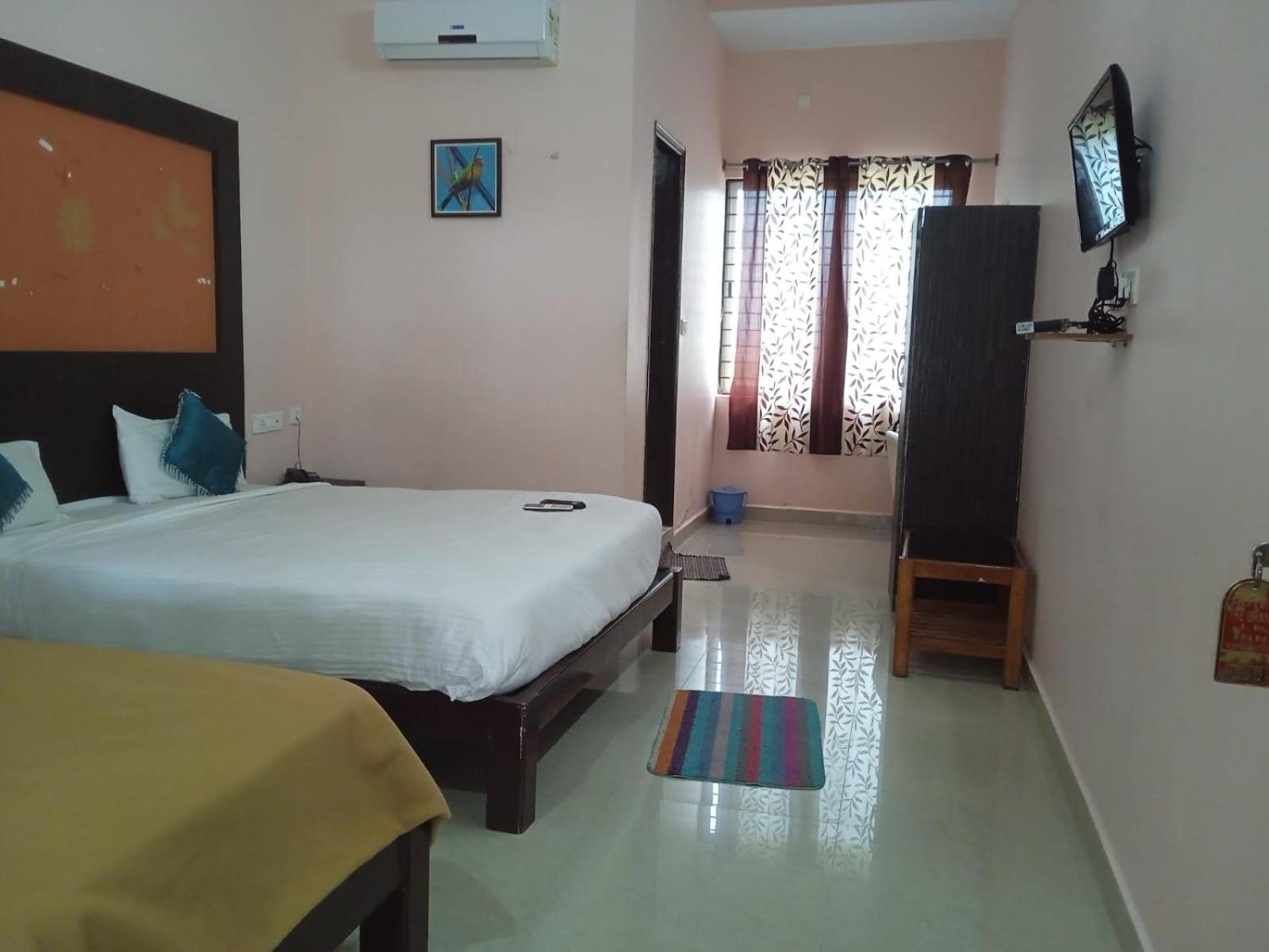 Grand Jp Inn Near 2 Km From Gundlupet Bus Stand מראה חיצוני תמונה
