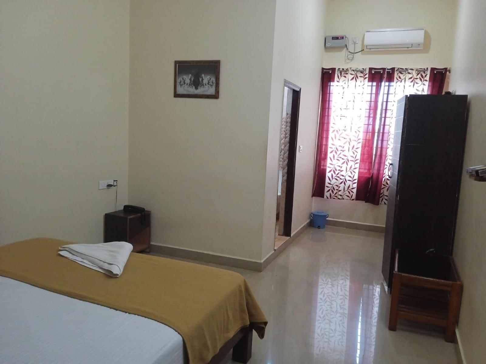 Grand Jp Inn Near 2 Km From Gundlupet Bus Stand מראה חיצוני תמונה
